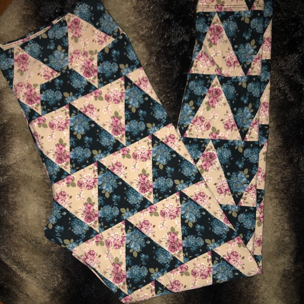 LuLaRoe Tall and Curvy quilted design leggings